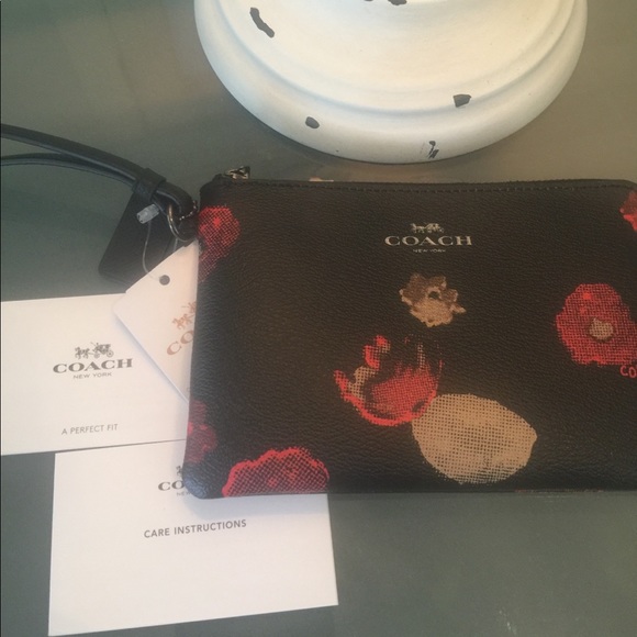 COACH wristlet NWT - Picture 6 of 8